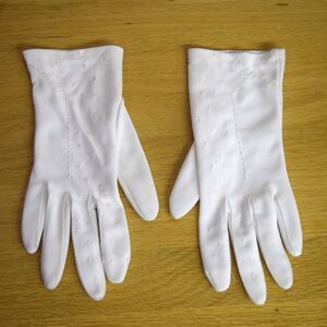 Vintage White Womens Gloves Driving Costume Stitched Bows & Dots Dainty Pinup